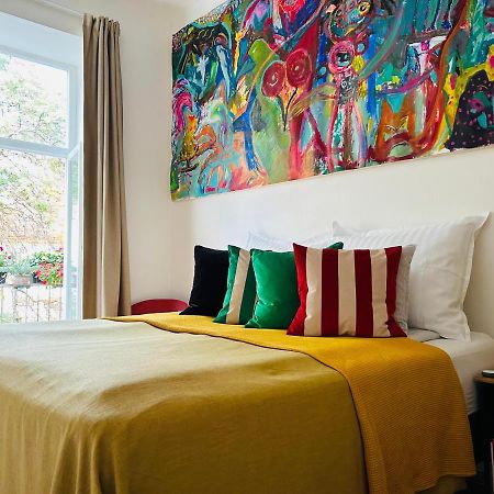 Green Balcony & King Size Bed Прага Екстериор снимка