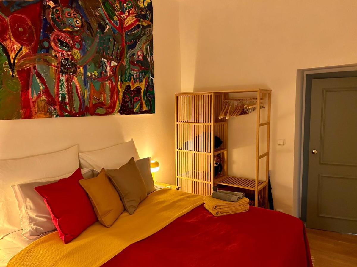 Green Balcony & King Size Bed Прага Екстериор снимка