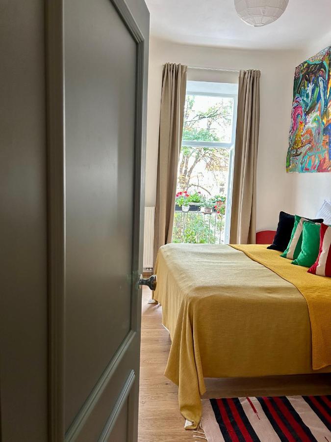 Green Balcony & King Size Bed Прага Екстериор снимка