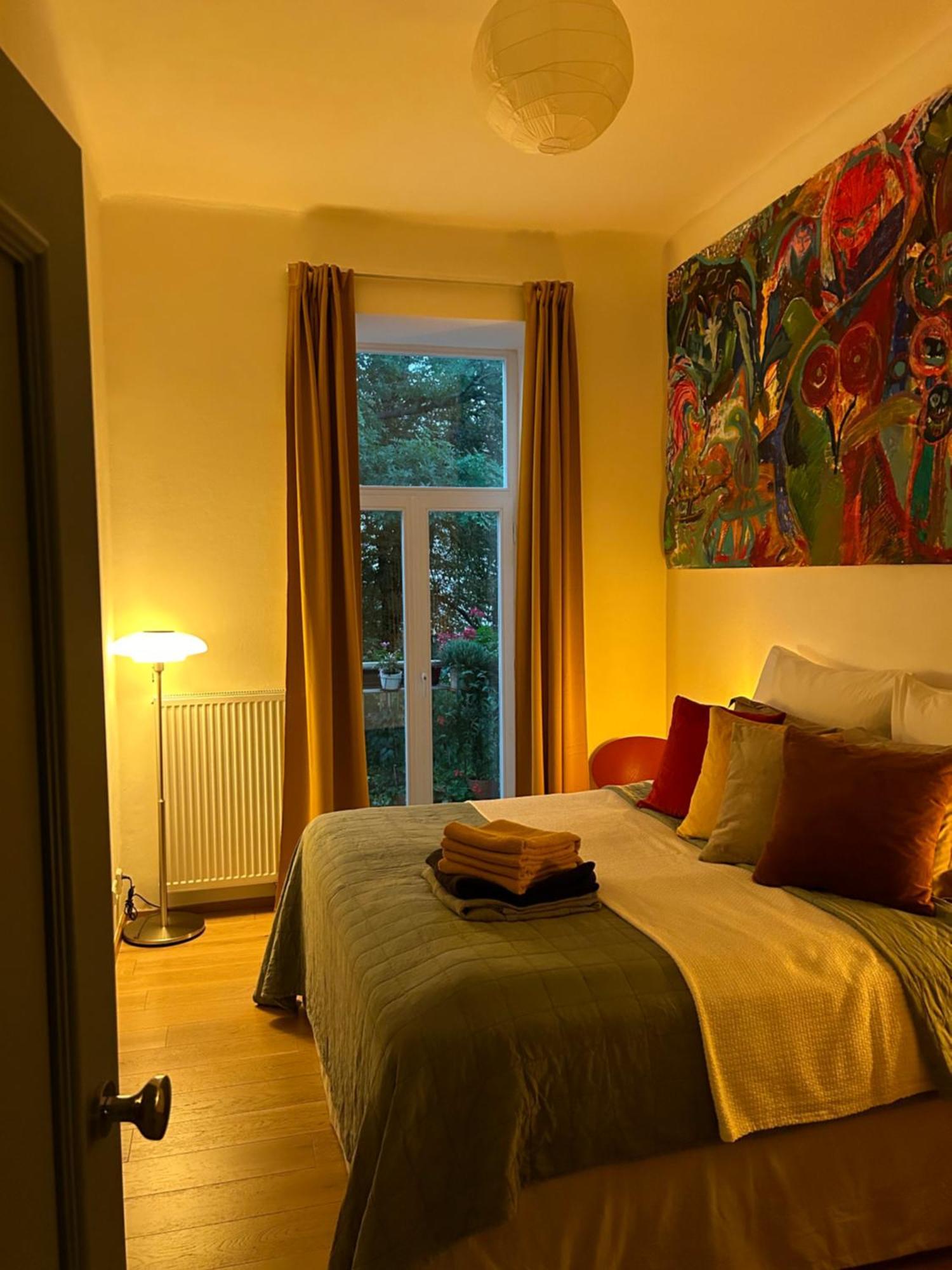 Green Balcony & King Size Bed Прага Екстериор снимка