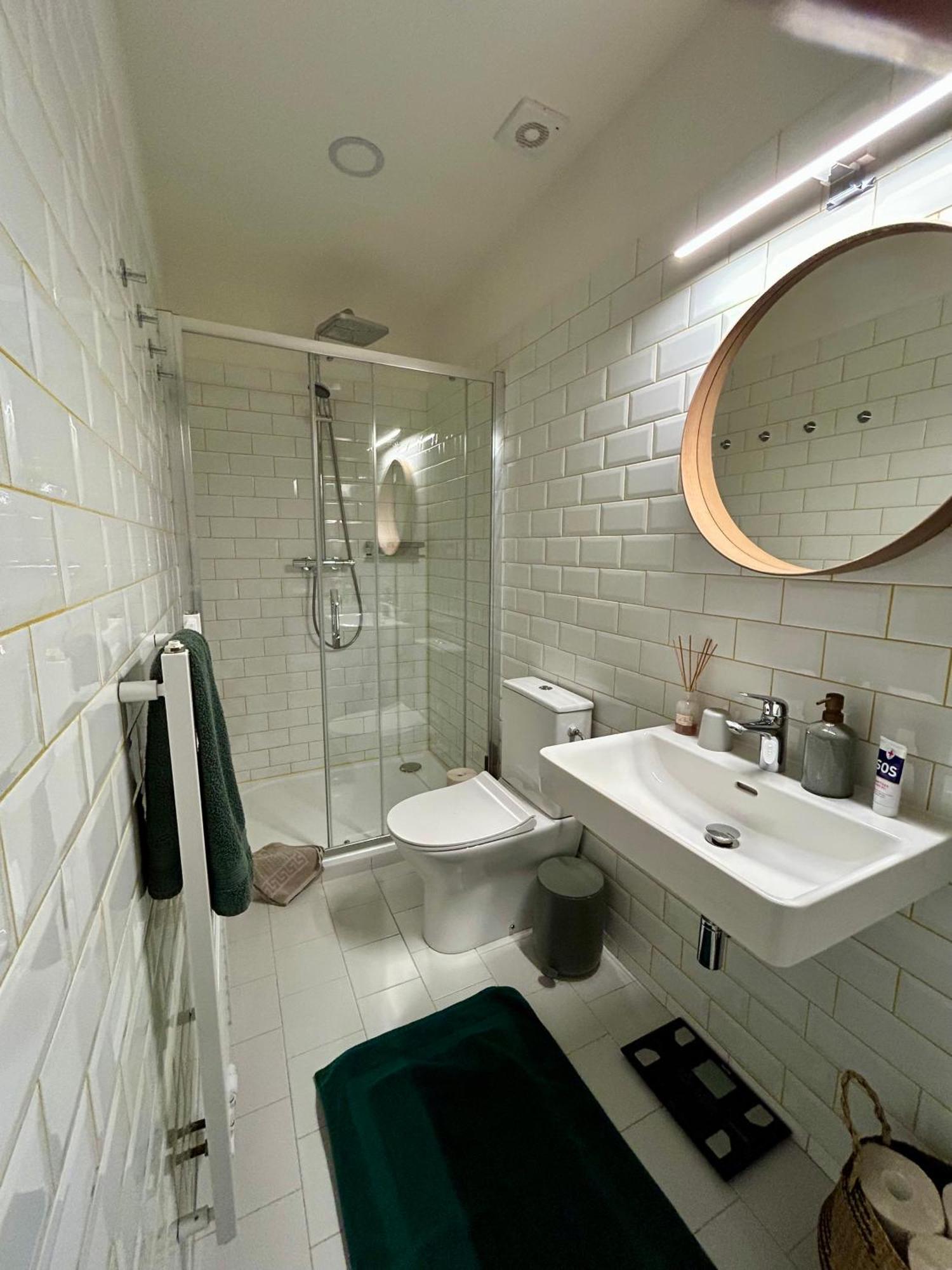 Green Balcony & King Size Bed Прага Екстериор снимка