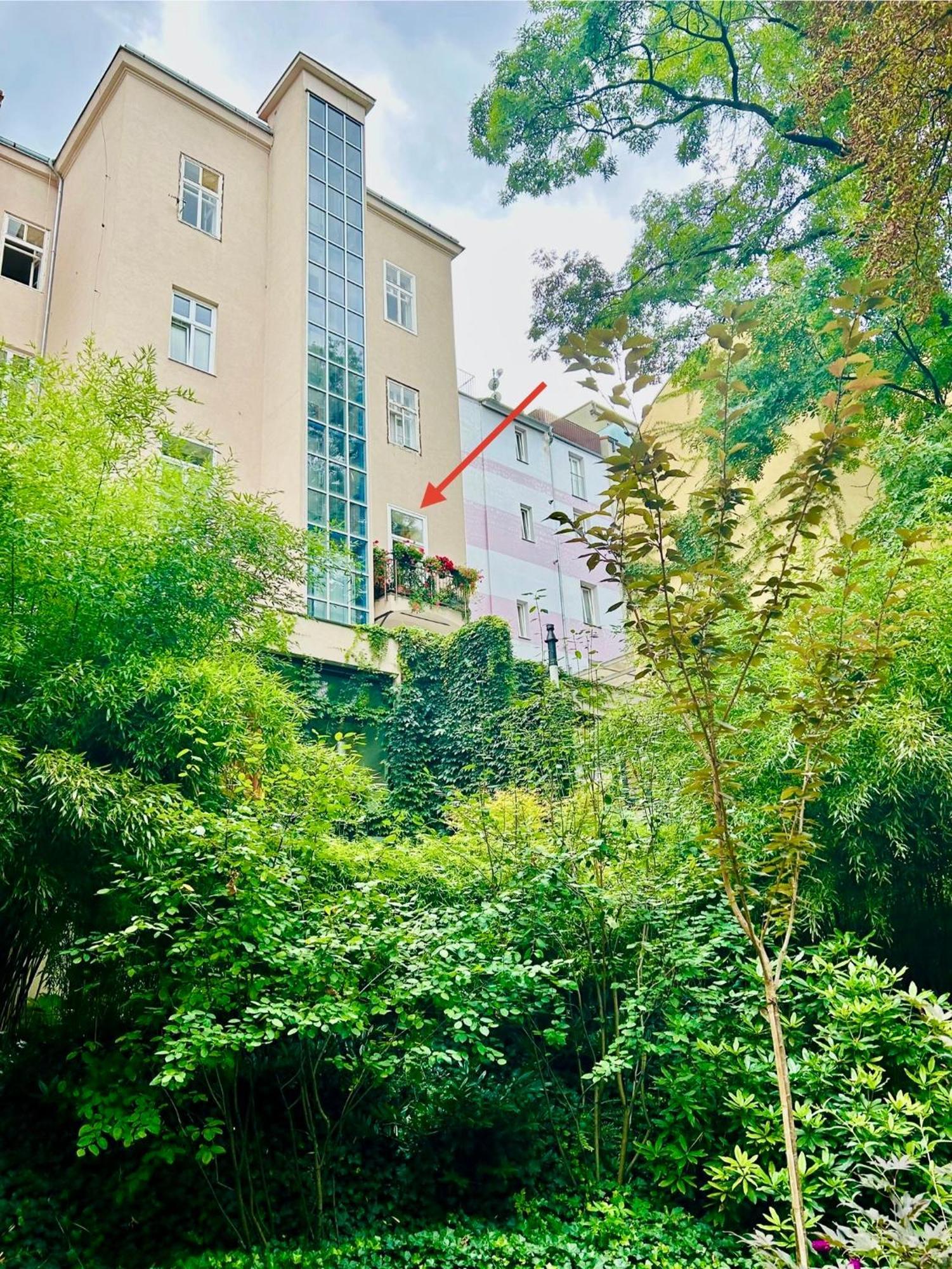 Green Balcony & King Size Bed Прага Екстериор снимка